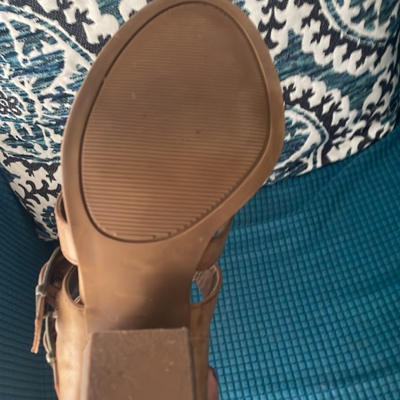 Host Pick 7-17-24 Chunky Tan Heel Size 10 - Picture 6 of 7